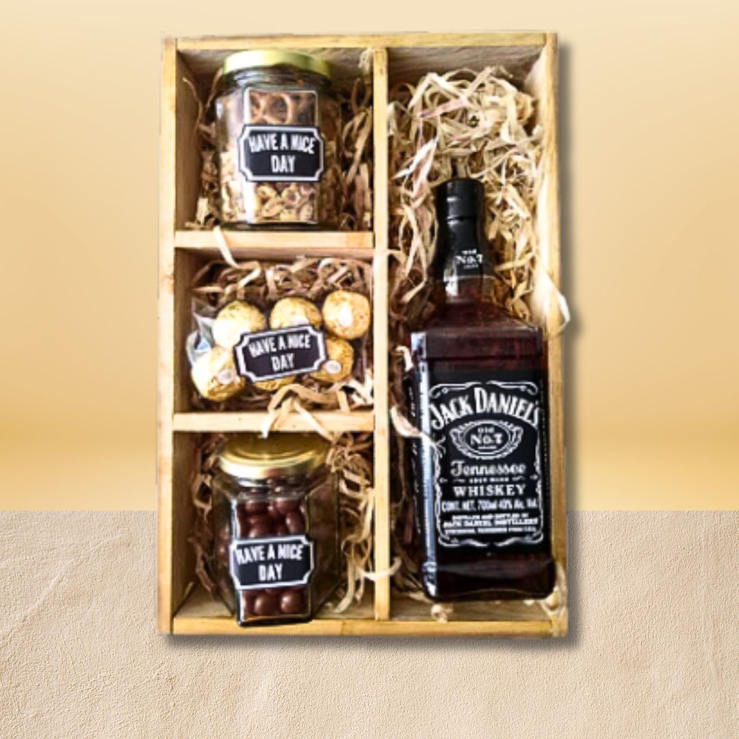 caja de regalo de madera jack daniels y chocolates regalo de cumpleaños aniversario amor para el y ellla y toda ocasion. envio a domicilio a cdmx y zona metropolitana estado de mexico cajas de regalo para hombre