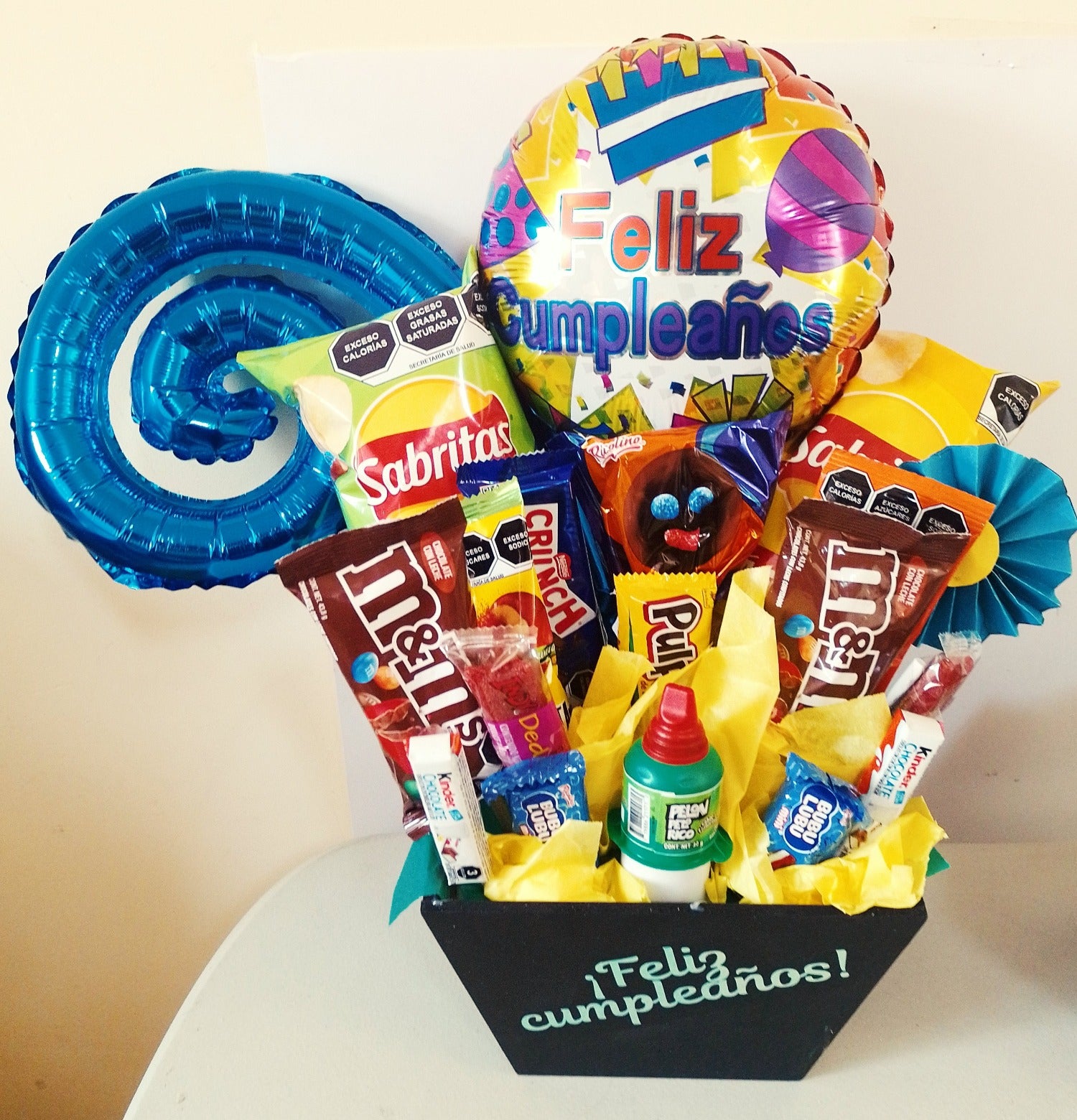 bouquet de dulces surtidos para reglo de cumpleaños dulces y chocolates suritdos
