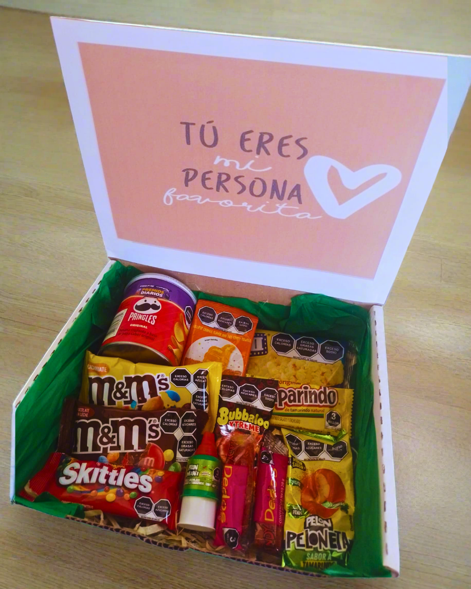 box de regalo de san valentin con la frase tu eres mi persona favorita. Box con dulces para regalar a novios, esposos , aniversario.
