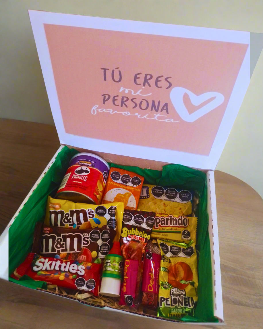 box de regalo de san valentin con la frase tu eres mi persona favorita. Box con dulces para regalar a novios, esposos , aniversario.