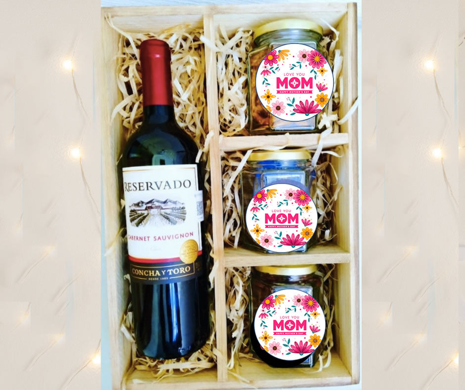 Box Vino Mamá – Vino Tinto, Chocolates y Snacks en Caja de Madera