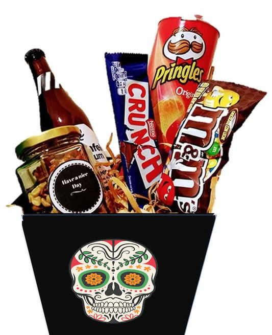 bouquet arreglo con cerveza artesanal y botanas con diseño de calavera halloween dia de muertos 