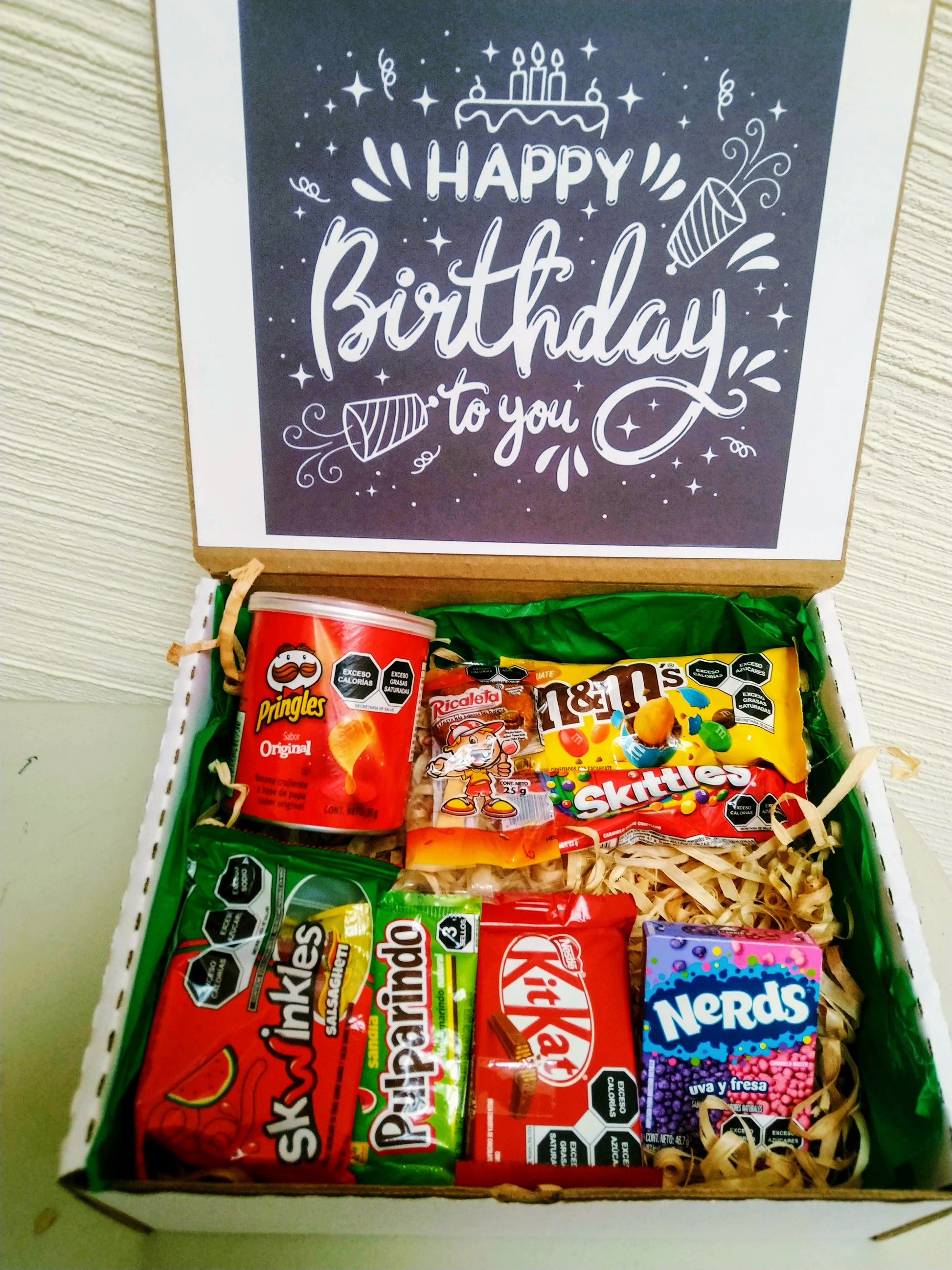 caja con dulces surtidos sorpresa a domicilio 