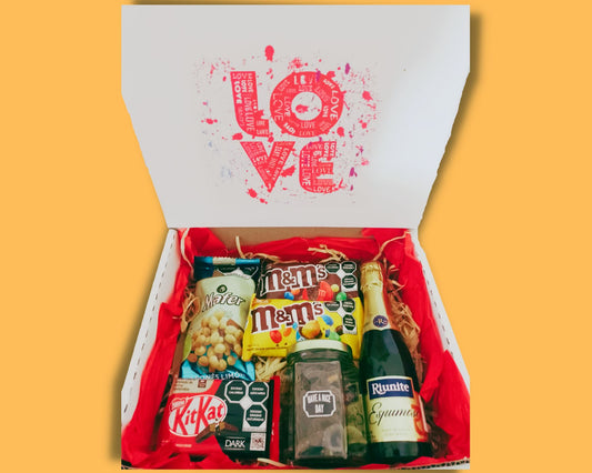 box con vino espumoso pretzels de chocolate cacahuates y chocolates suritdos caja de amor