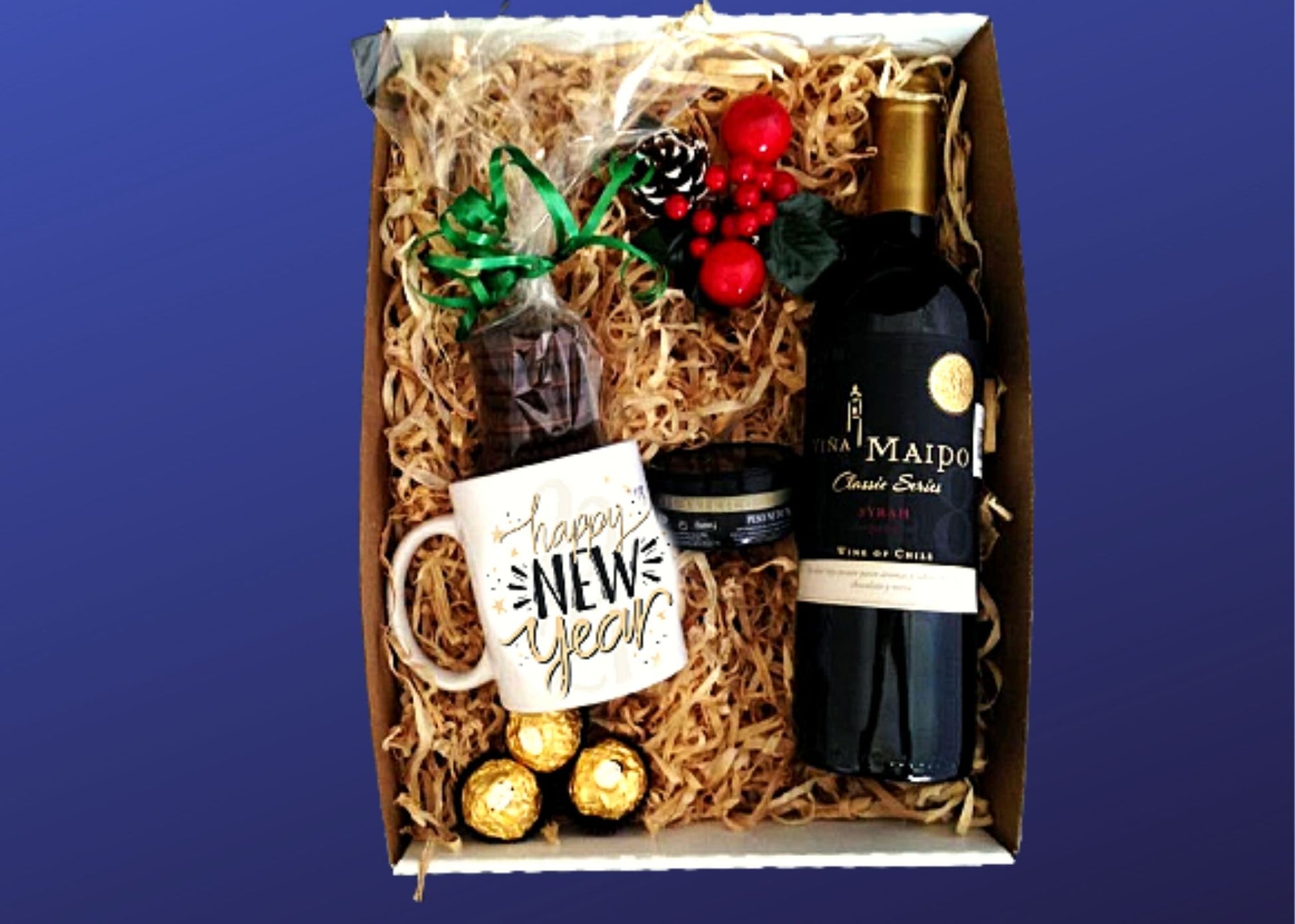 box con vino taza galletas y pate