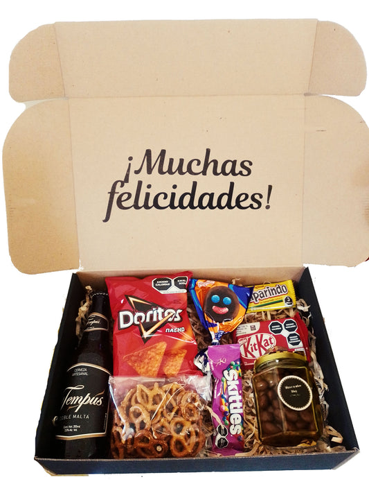 box con cerveza artesanal, papas botanas y dulces frasco con pasita.  Regalo para todo motivo y ocasión presentación elegante 